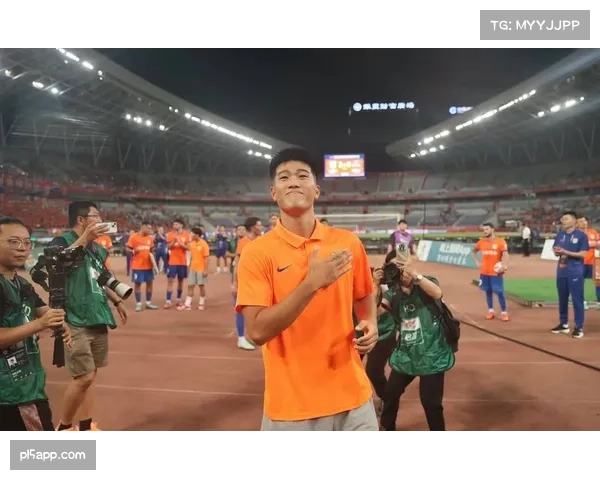 泰山彭啸改穿三号球衣首发，年轻中卫轮换成长面临实战考验